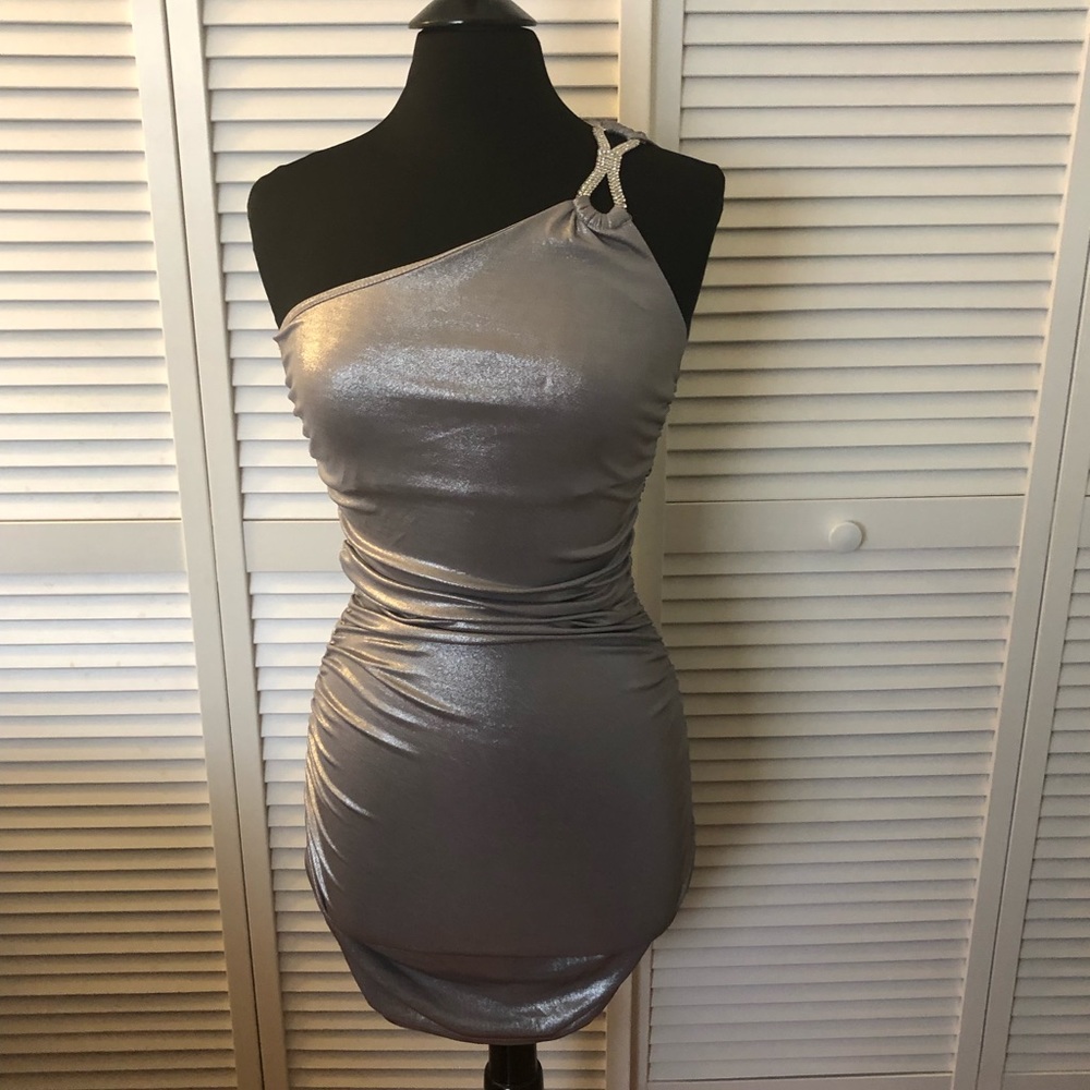 Silver form fitting dress with diamond